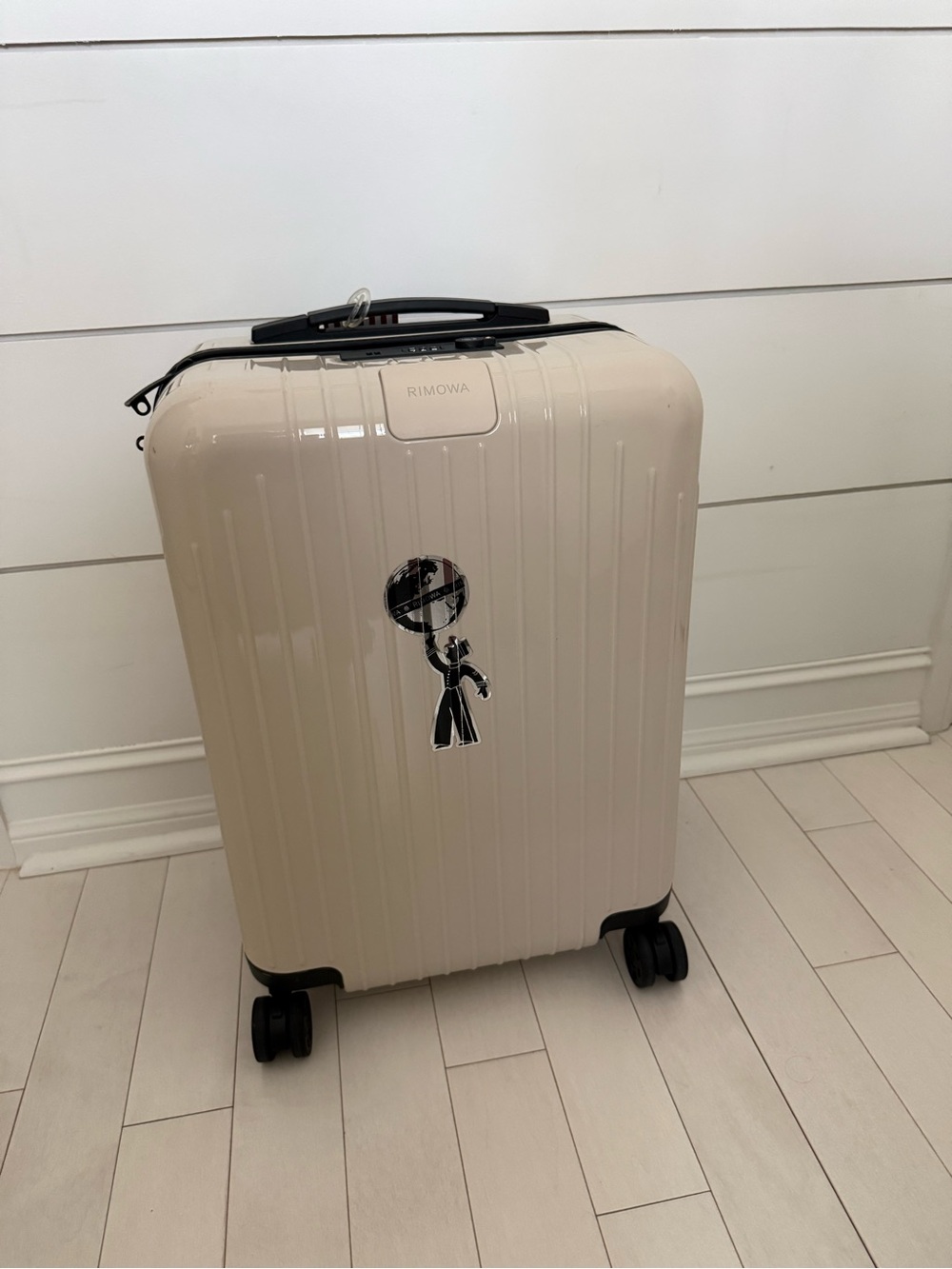 Rimowa essential lite carry on luggage - Picture 3 of 7